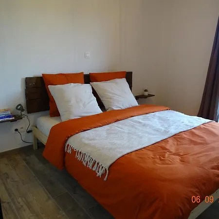 Au Pre De La Fauchee *