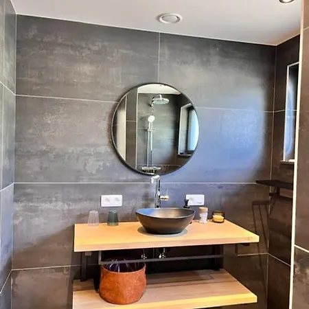 Au Pre De La Fauchee *